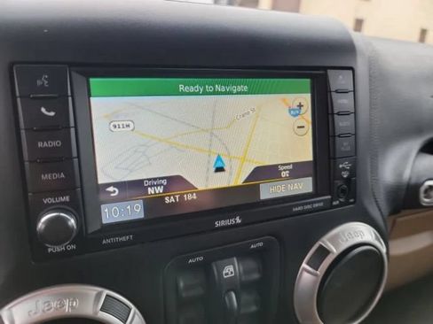 Used 2017 Jeep Wrangler Unlimited Rubicon w/ Connectivity Group AWD/4WD image 19