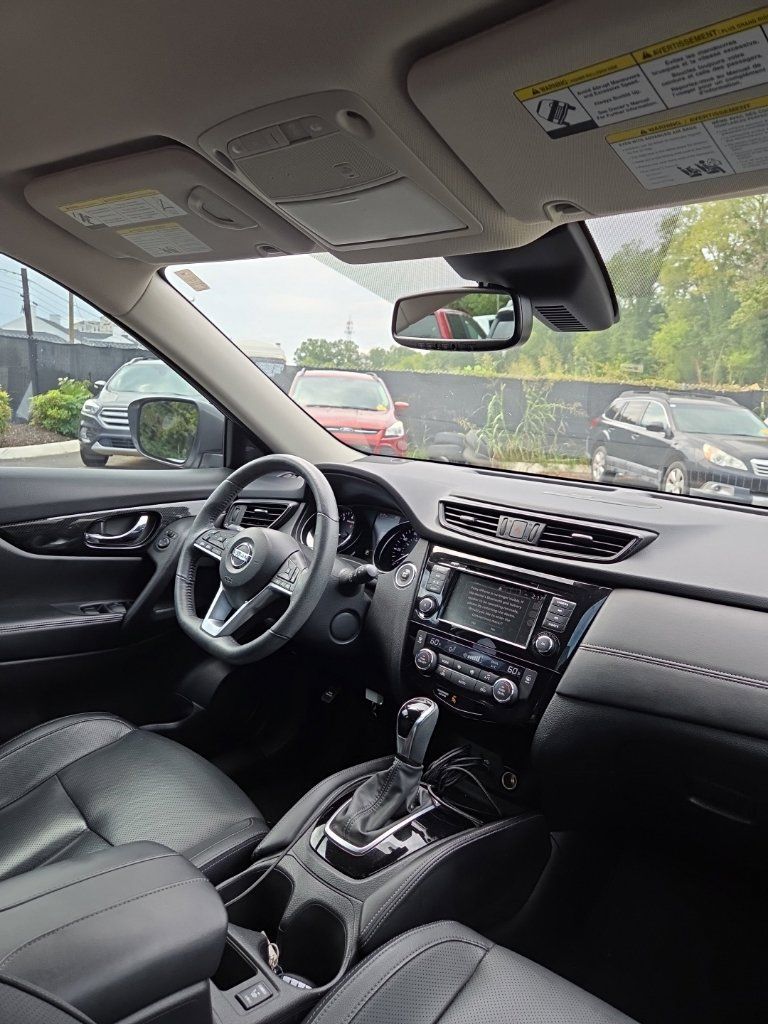 Used 2018 Nissan Rogue SL FWD image 22