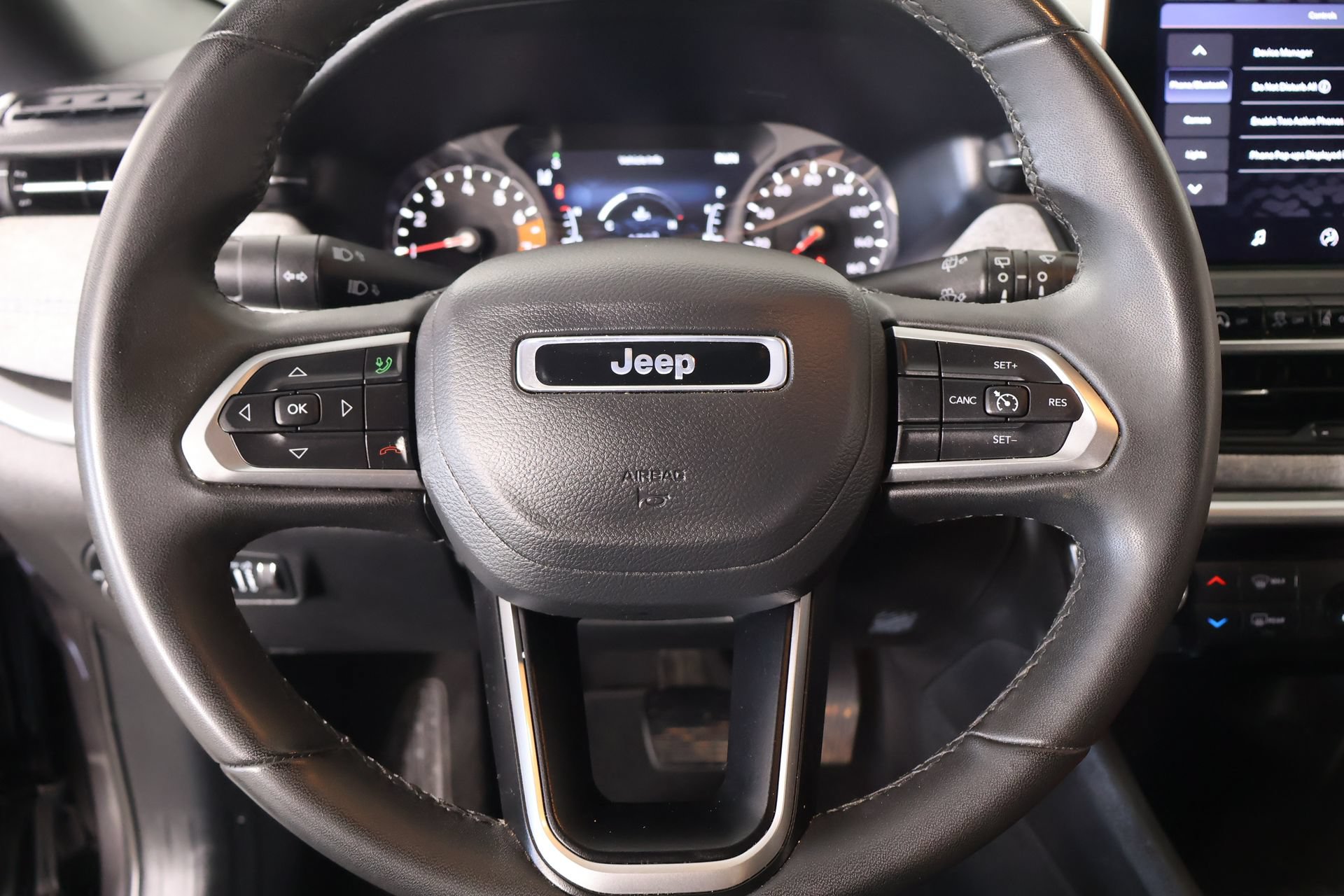 Used 2024 Jeep Compass Latitude AWD/4WD image 3