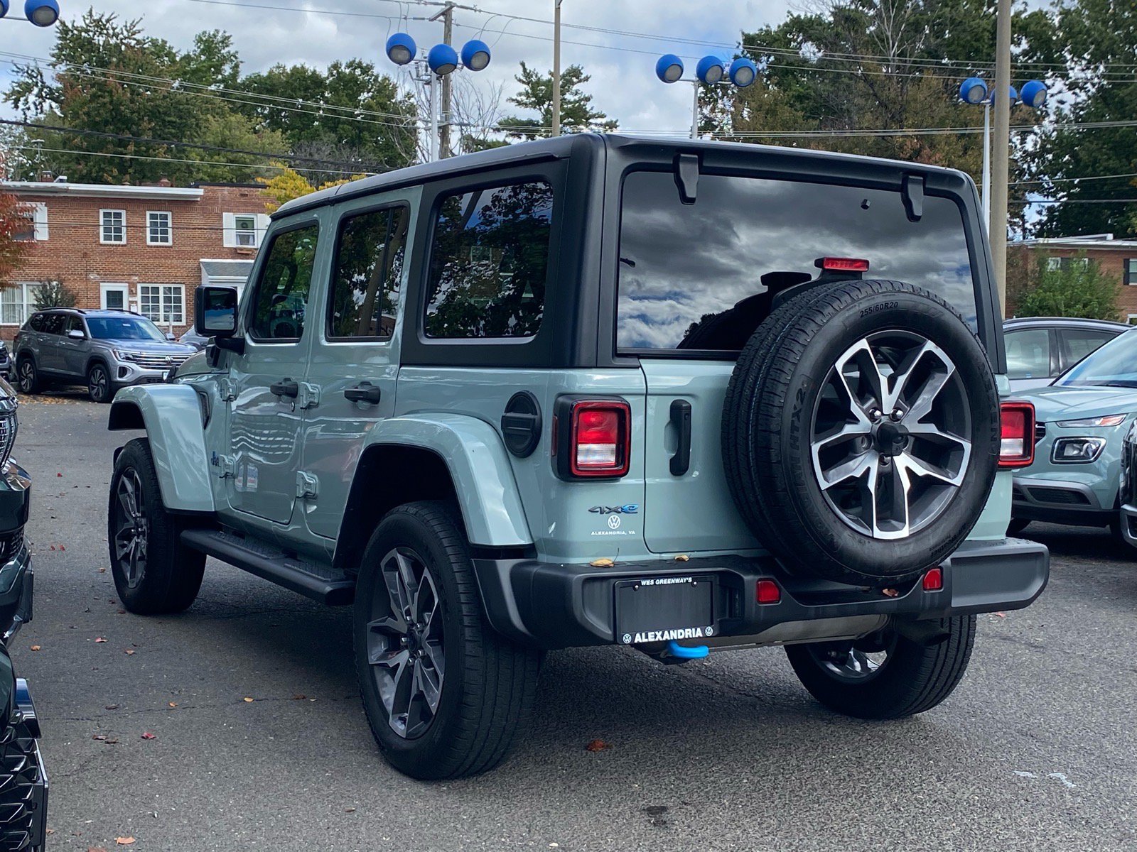 Used 2024 Jeep Wrangler Unlimited w/ Convenience Group AWD/4WD image 5