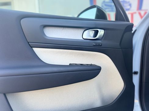 Used 2024 Volvo XC40 B5 Plus w/ Protection Package Premier image 35