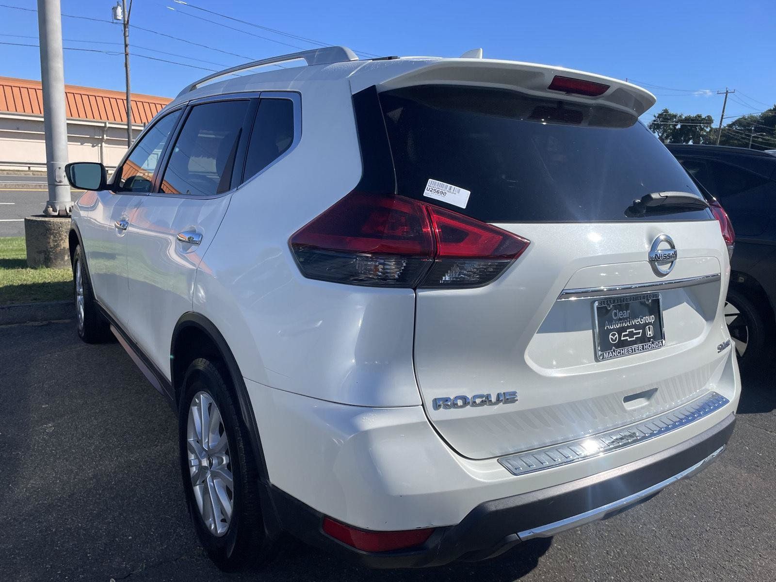 Used 2018 Nissan Rogue SV AWD/4WD image 4