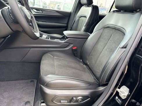 New 2025 Jeep Grand Cherokee Altitude RWD image 10