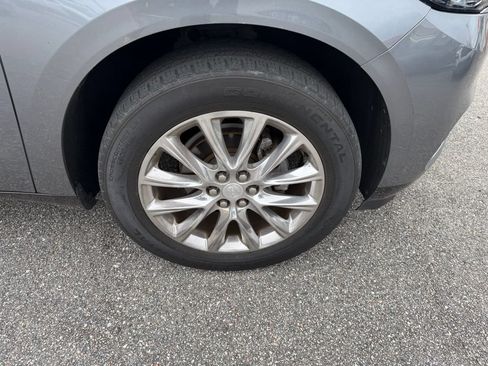 Used 2020 Buick Enclave Essence FWD image 4