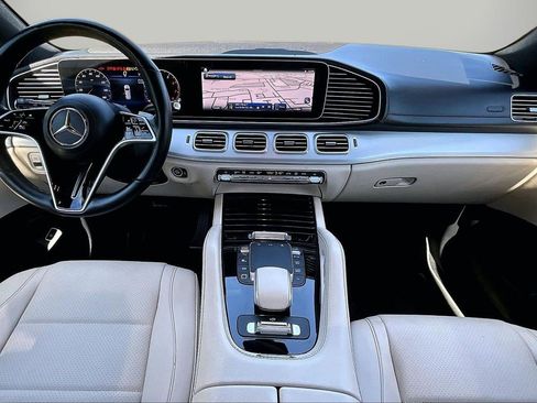 Used 2025 Mercedes-Benz GLS 450 4MATIC image 15
