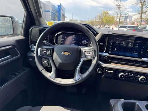 Used 2026 Chevrolet Silverado 1500 LT AWD/4WD image 11