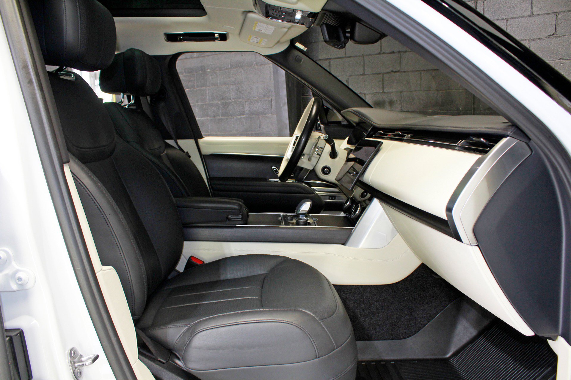 Used 2023 Land Rover Range Rover Long Wheelbase Autobiography AWD/4WD image 59