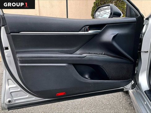 Certified 2022 Toyota Camry SE image 21