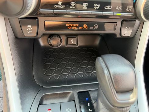 Used 2020 Toyota RAV4 LE w/ All Weather Liner Package AWD/4WD image 21