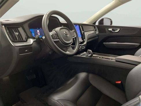 Used 2025 Volvo XC60 B5 Core image 57