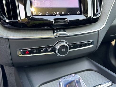 Certified 2025 Volvo XC60 B5 Ultra w/ Protection Package Premier image 25