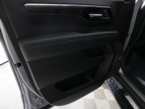 Used 2026 Chevrolet Tahoe Z71 w/ Comfort Package AWD/4WD image 18