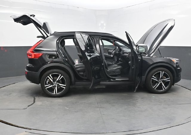 Used 2019 Volvo XC40 T5 R-Design AWD/4WD image 45