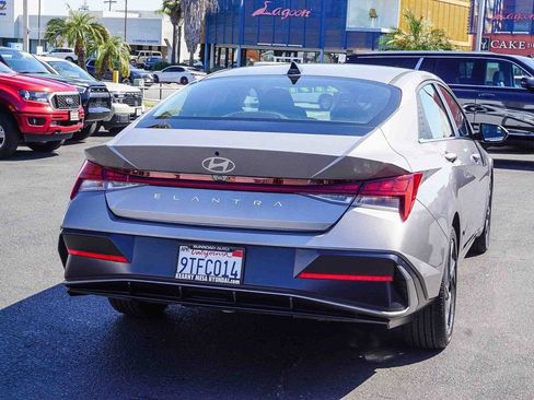 Certified 2025 Hyundai Elantra SEL w/ Cargo Package image 7
