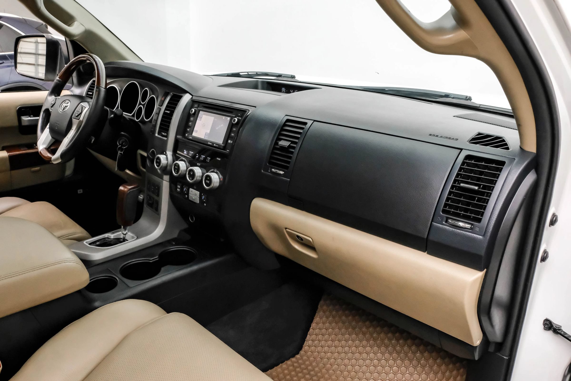 Used 2017 Toyota Sequoia Platinum AWD/4WD image 13