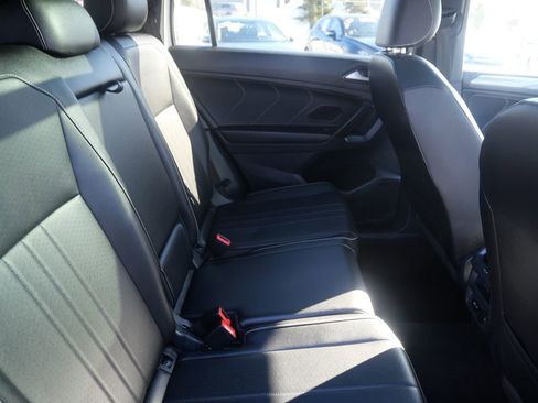 Used 2022 Volkswagen Tiguan SE R-Line image 27
