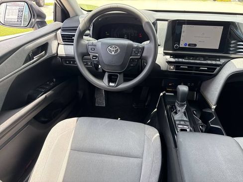 Used 2025 Toyota Camry LE FWD image 10