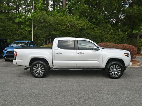 Certified 2023 Toyota Tacoma Limited AWD/4WD image 5