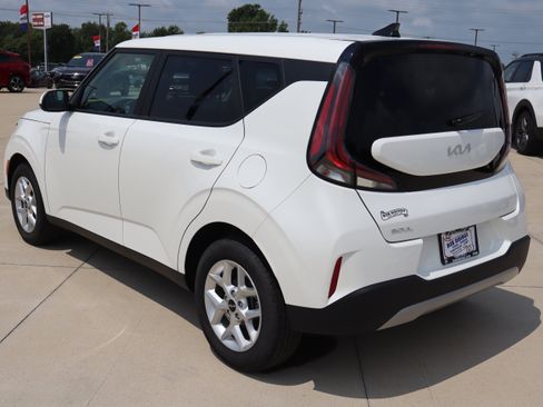 Used 2025 Kia Soul LX w/ LX Technology Package FWD image 7