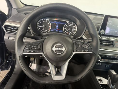 Used 2025 Nissan Altima 2.5 SV FWD image 20
