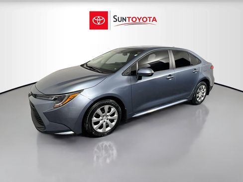 Used 2025 Toyota Corolla LE image 9
