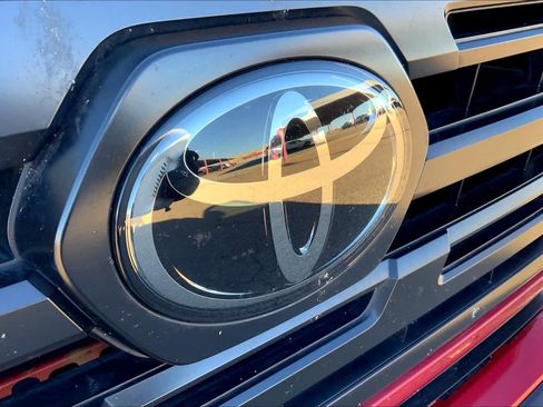 Used 2018 Toyota Tacoma SR w/ SR Convenience Package AWD/4WD image 30