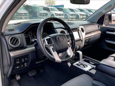Used 2018 Toyota Tundra SR5 image 17