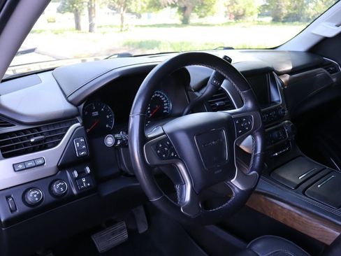 Used 2018 GMC Yukon Denali image 15