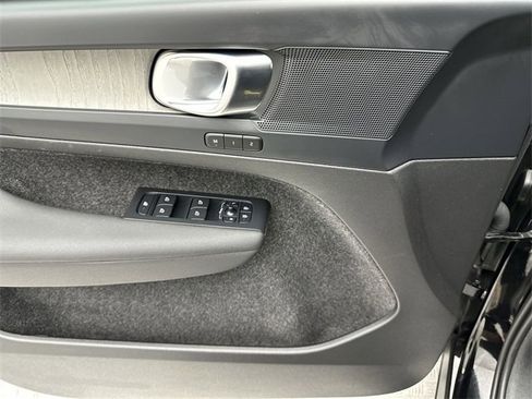 Certified 2024 Volvo XC40 B5 Plus w/ Protection Package Premier image 13