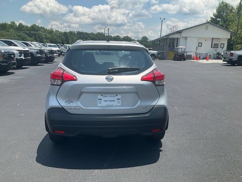 Used 2019 Nissan Kicks SV FWD image 6