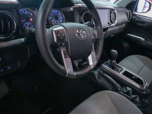 Used 2022 Toyota Tacoma SR5 RWD image 12