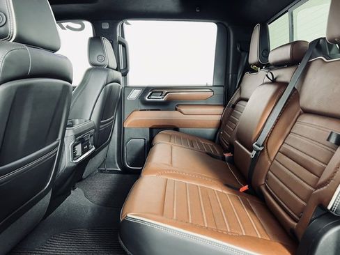 Used 2024 GMC Sierra 3500 Denali Ultimate image 11