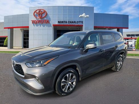 Used 2023 Toyota Highlander XLE image 5