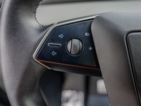 Used 2025 Tesla Cybertruck AWD Crew Cab image 6