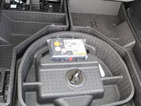 Used 2024 Ford Edge SEL image 13