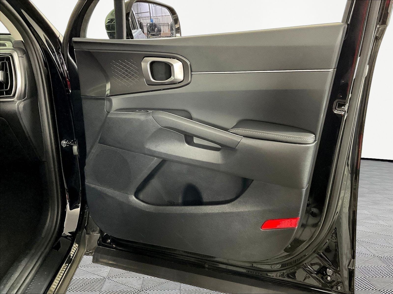 Certified 2026 Kia Sorento S w/ S Panoramic Sunroof Package FWD image 28