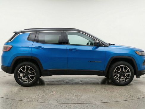 Used 2025 Jeep Compass Trailhawk AWD/4WD image 11