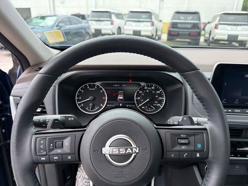Used 2023 Nissan Rogue SV w/ SV Premium B Package FWD image 22