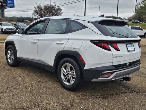 Certified 2025 Hyundai Tucson SE image 6