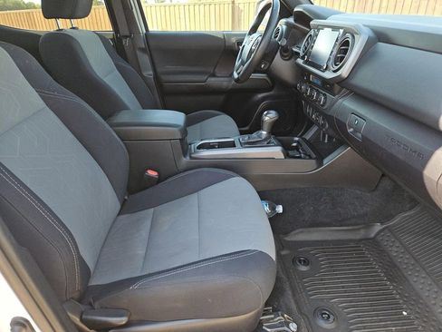 Used 2021 Toyota Tacoma TRD Off-Road image 30