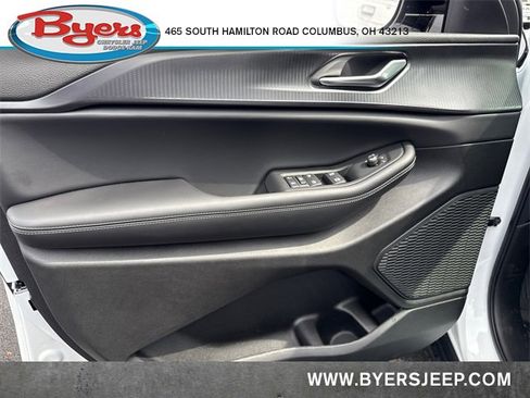 New 2025 Jeep Grand Cherokee Altitude image 12