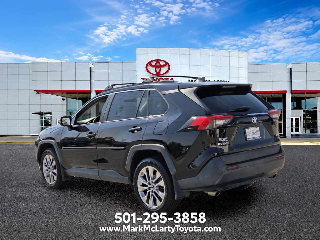 Used 2021 Toyota RAV4 XLE Premium FWD image 3