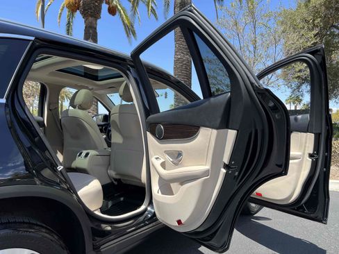 Used 2018 Mercedes-Benz GLC 300 4MATIC image 60