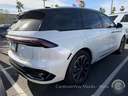 Used 2024 Lincoln Nautilus Reserve w/ Equipment Group 203A image 3