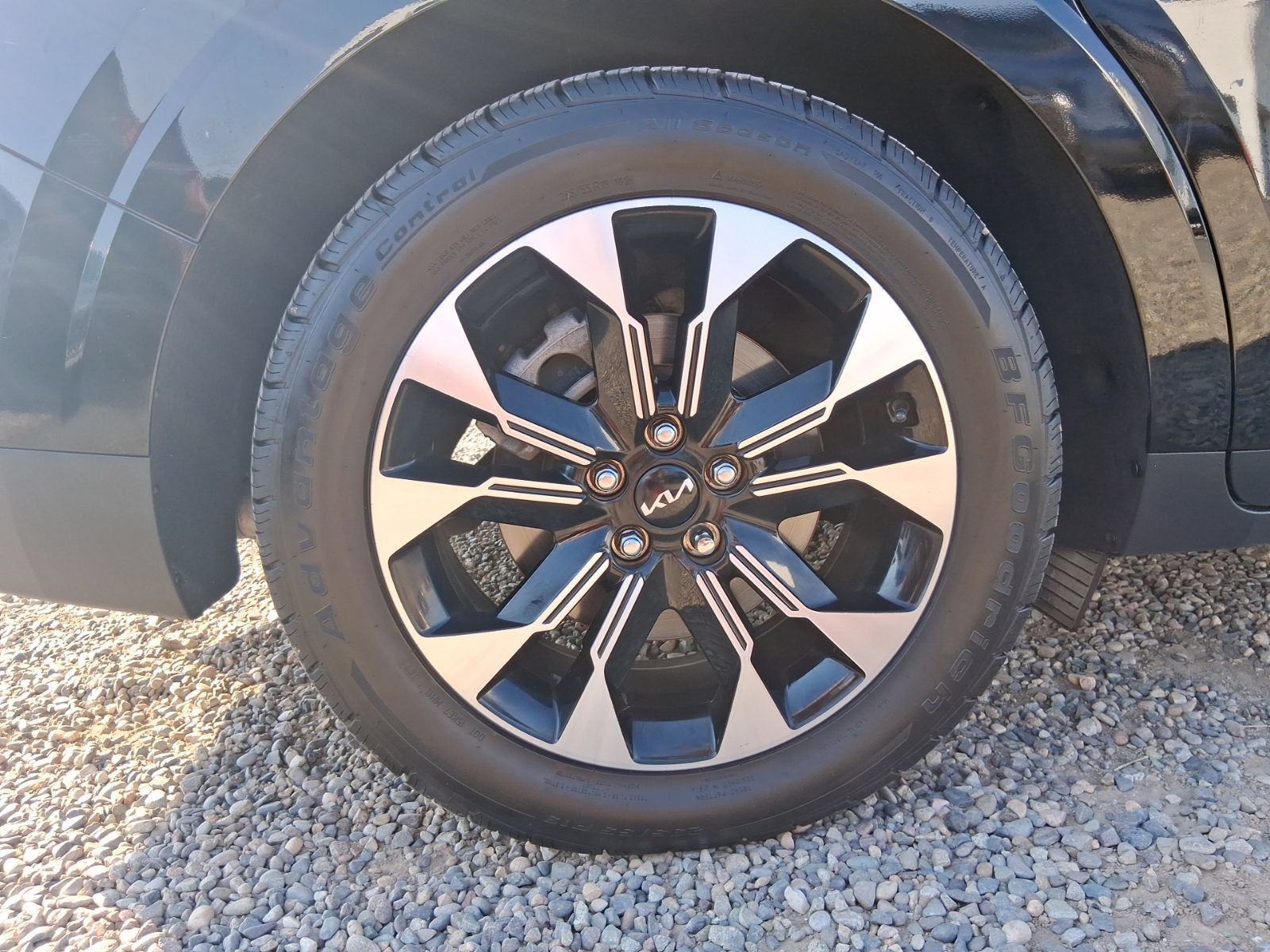 Used 2024 Kia Carnival EX FWD image 19