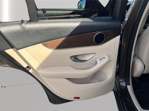 Used 2018 Mercedes-Benz GLC 300 image 18