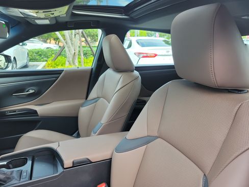 Used 2024 Lexus ES 350 w/ Premium Package FWD image 20