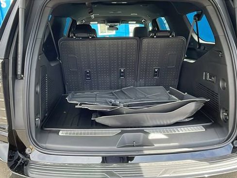 New 2026 Chevrolet Suburban Premier image 30
