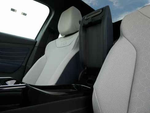 New 2025 Volkswagen ID.4 Pro S image 32