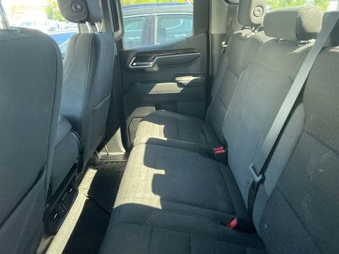 Used 2023 GMC Sierra 1500 SLE AWD/4WD image 3